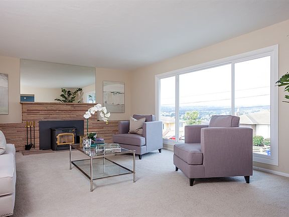 4th image of 6 Lilac Ln