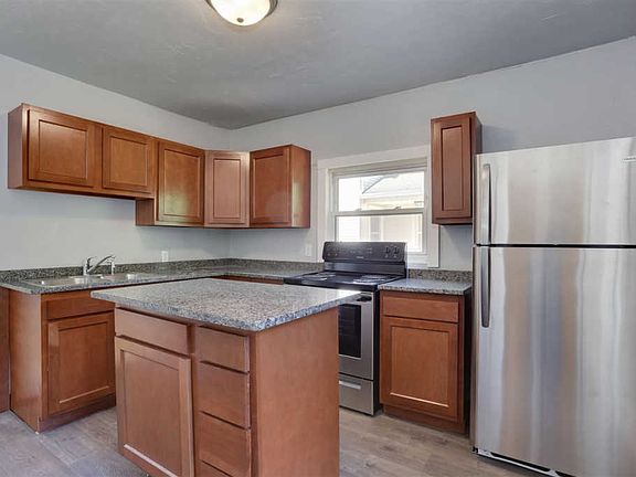 3rd image of 106 W 15th Ave