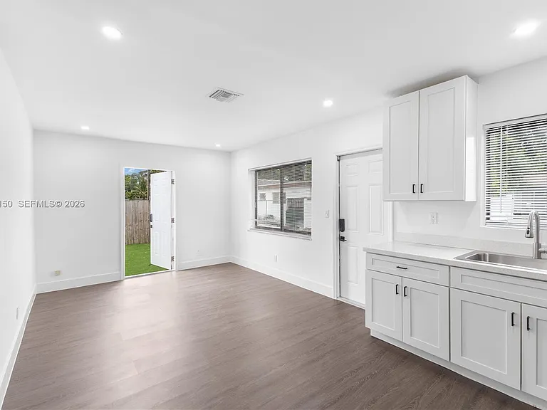 1918 Taft St — Photo 16