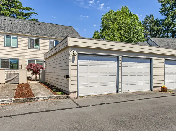 220 NE Village Squire Ave Unit 12, Gresham, OR 97030