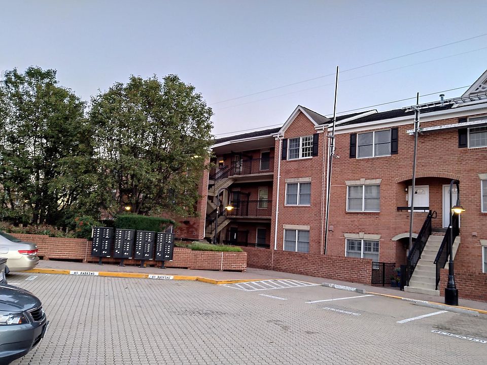 1st image of 6924 Fairfax Dr #210
