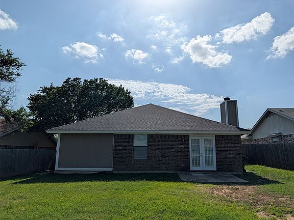 4th image of 8220 Meadowbrook Dr