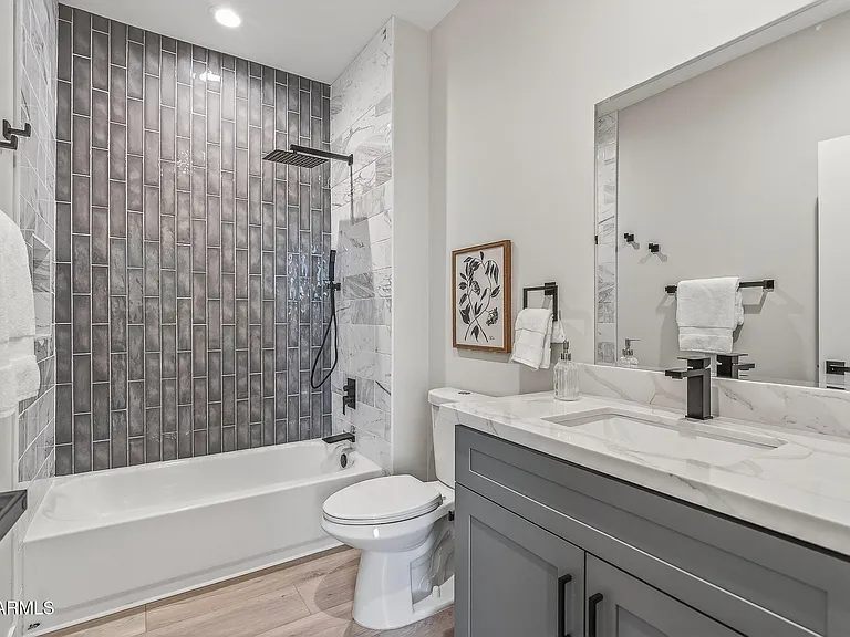 2601 E Clarendon Ave #3 — Photo 28