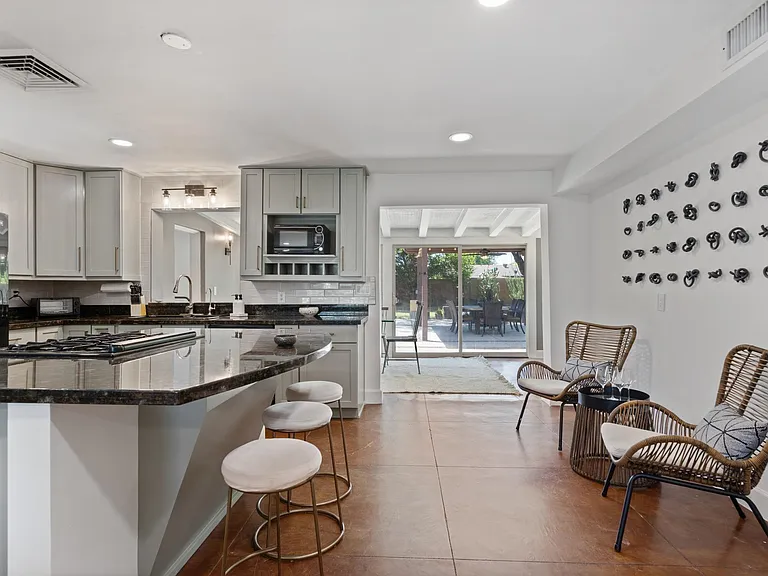 8744 N 6th Dr — Photo 12