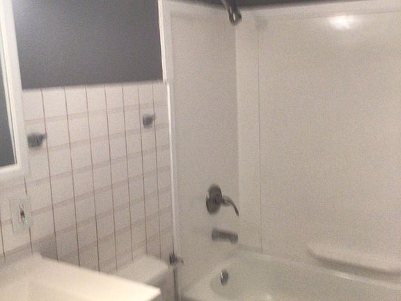 5th image of 186 Ontario St APT 1