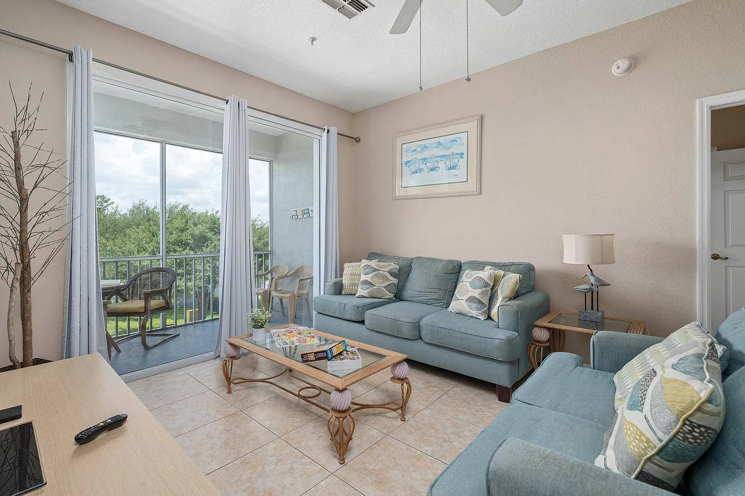 3 bed, 2.0 bath, 1334 sqft, $3,670 — Photo 1