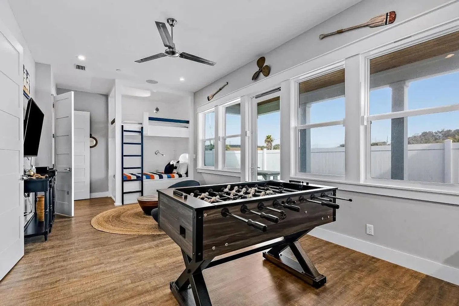 6 bed, 6.0 bath, 3821 sqft, $22,519 — Photo 1