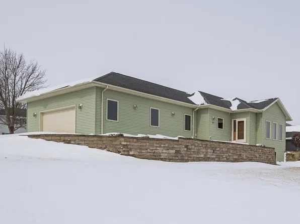 285 Creek Drive, Benton, WI 53803