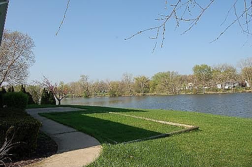 3rd image of 712 N Victoria Dr #100