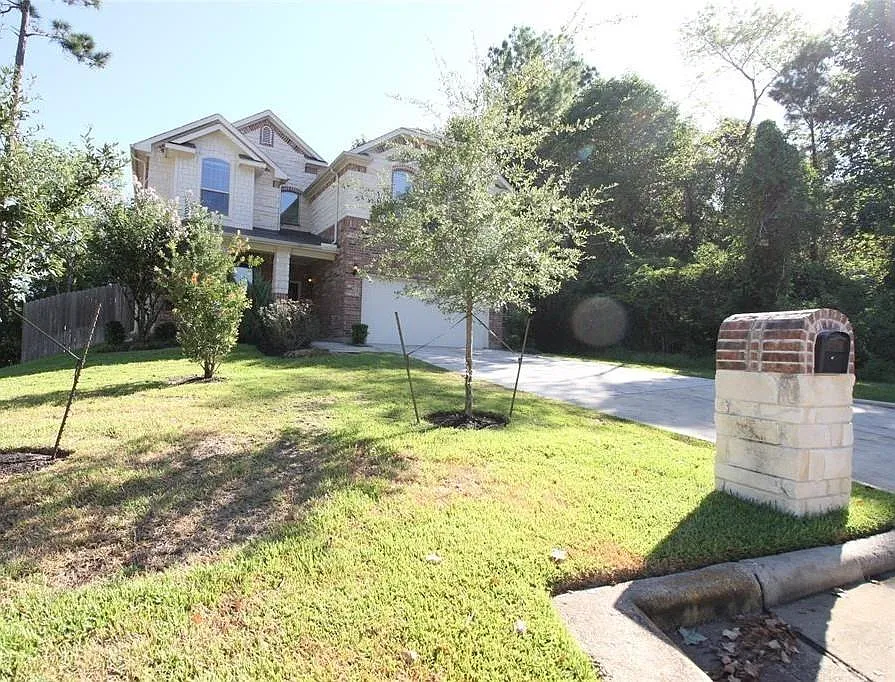 3801 Happy Hollow Ln