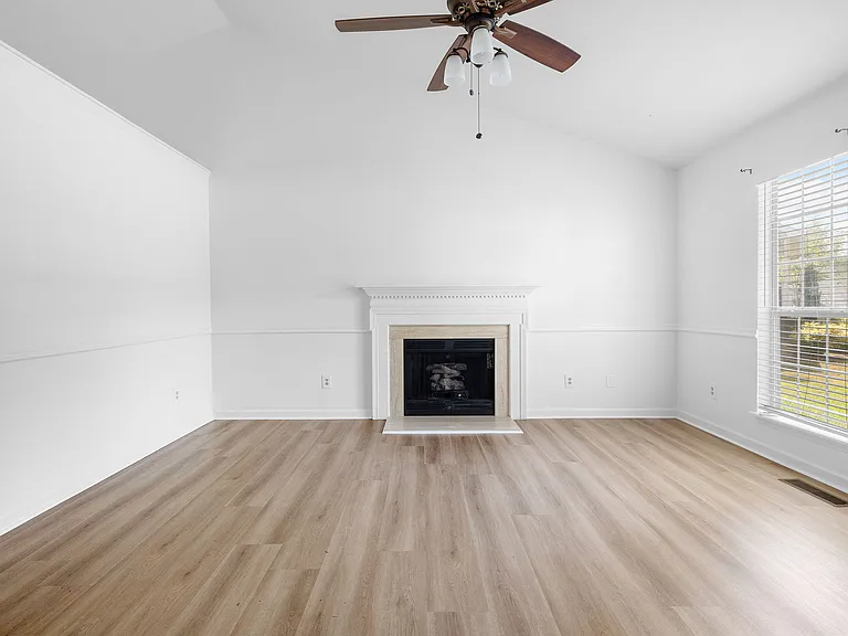 409 Vista Springs Cir — Photo 4