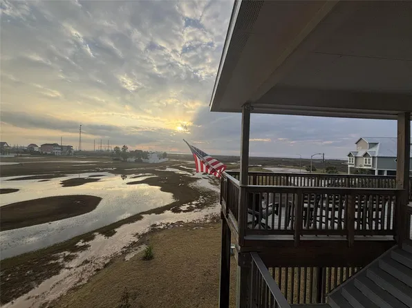 3730 Mendocino Dr, Galveston, TX 77554