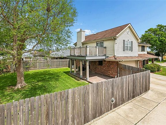 3rd image of 1400 Wisteria Dr
