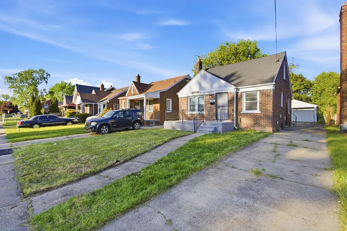 Property Photo - 18488 Waltham St