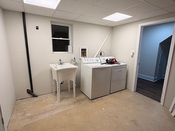 Private Laundry room