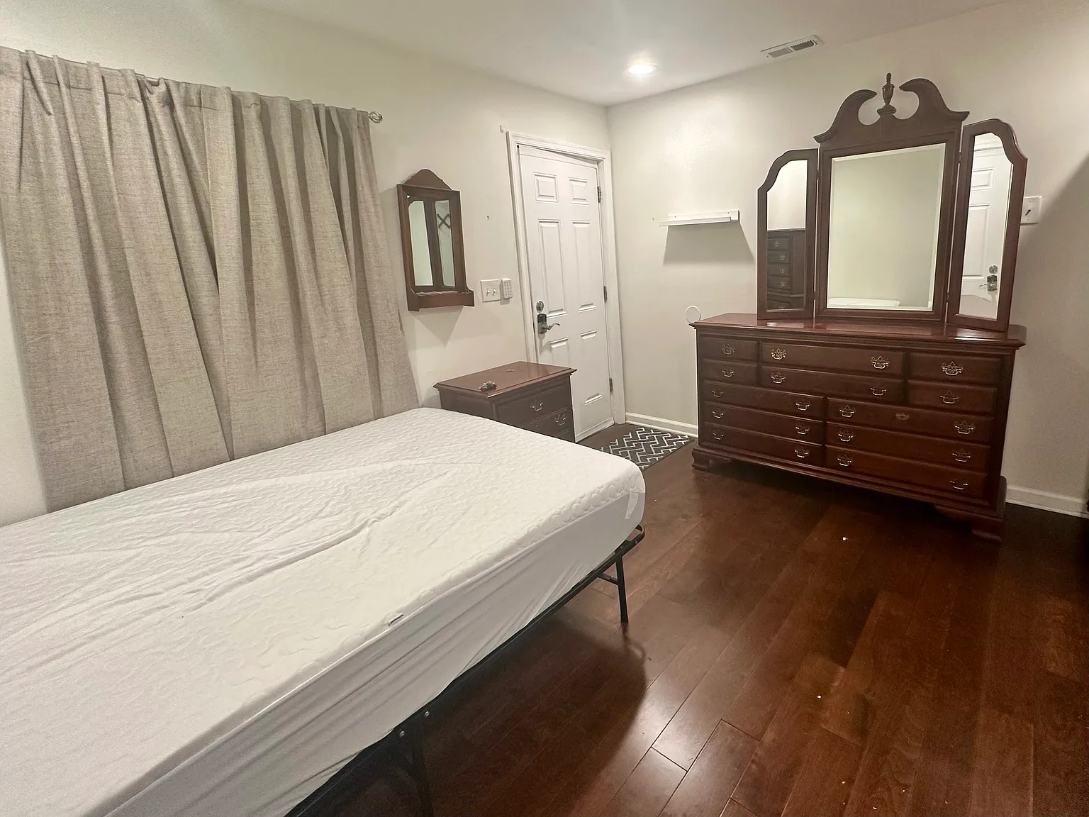 4 bed, 2041 sqft, $875 — Photo 2