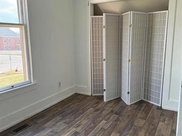 422 N Madison Ave — Photo 11