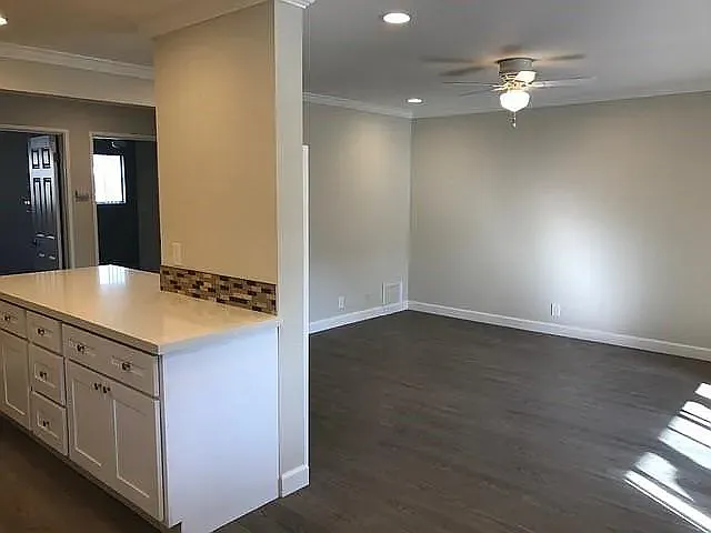 808 Sharmon Palms Ln — Photo 4