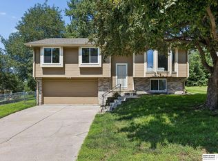 15322 Parker Plz, Omaha, NE 68154
