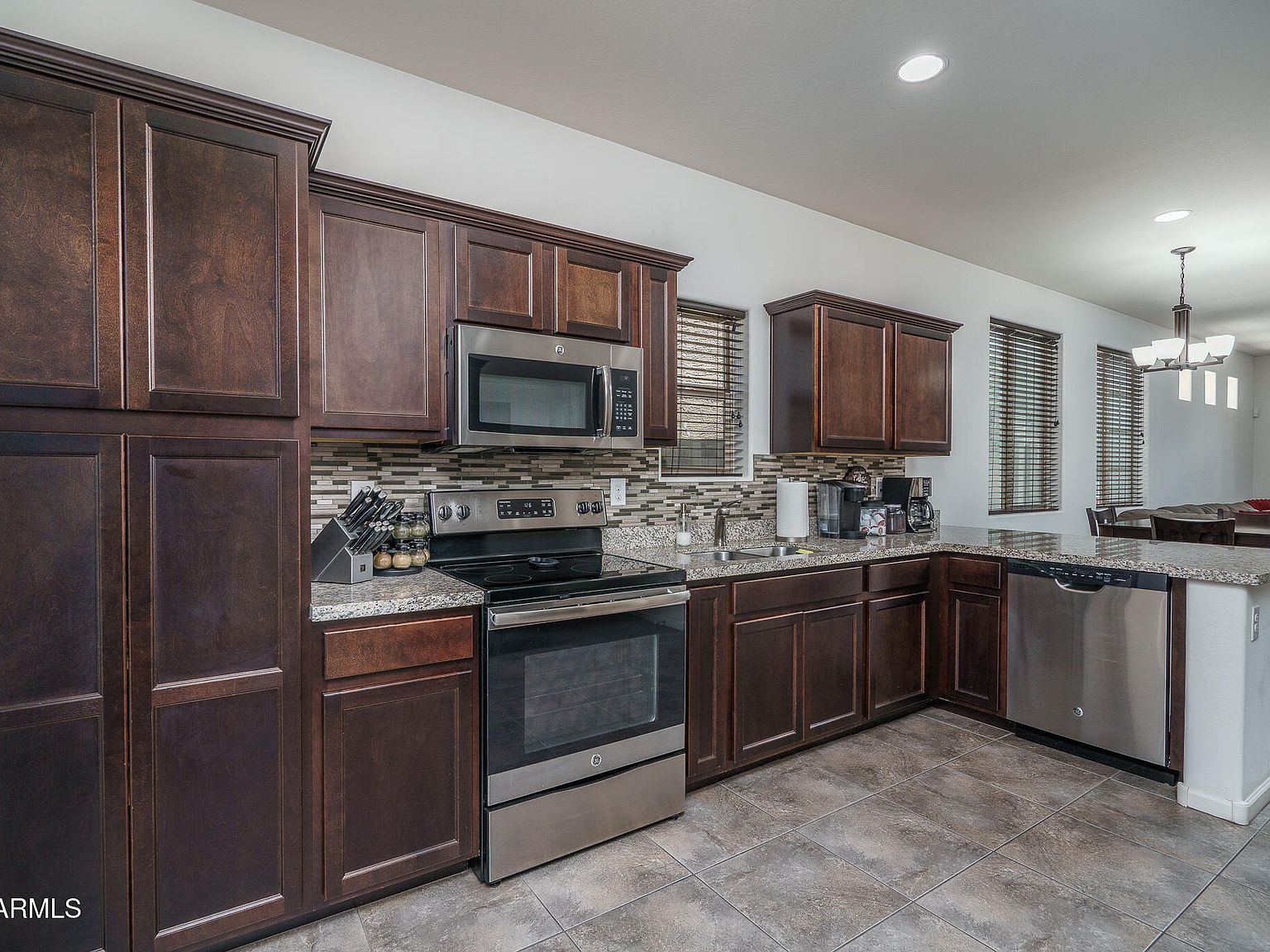 10340 W Devonshire Ave