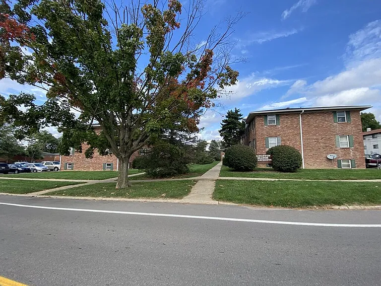 Kingston Manor — Photo 7