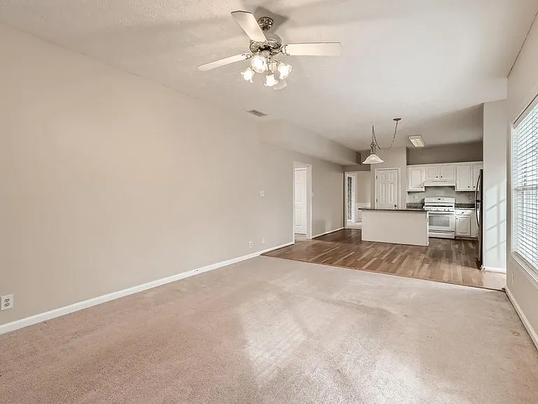 390 Saddle Bridge Dr — Photo 11