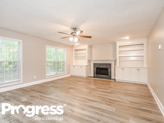 4th image of 2704 Winsley Dr SW