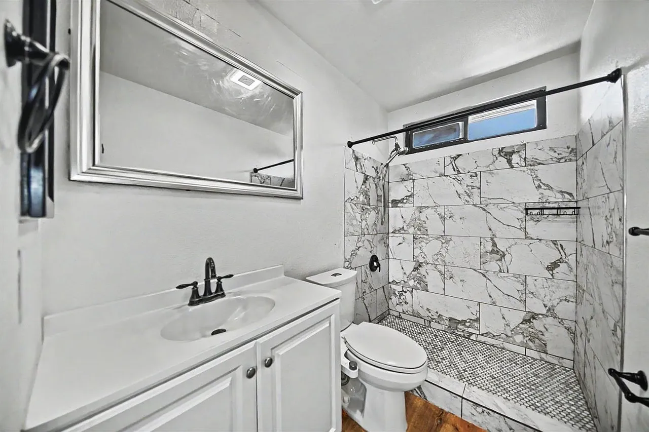3 bed, 1099 sqft, $3,000 — Photo 3