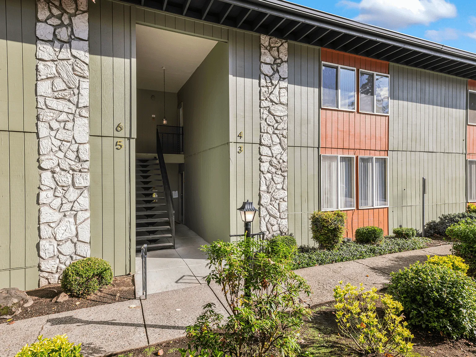 River Cliff Apartments — Photo 4