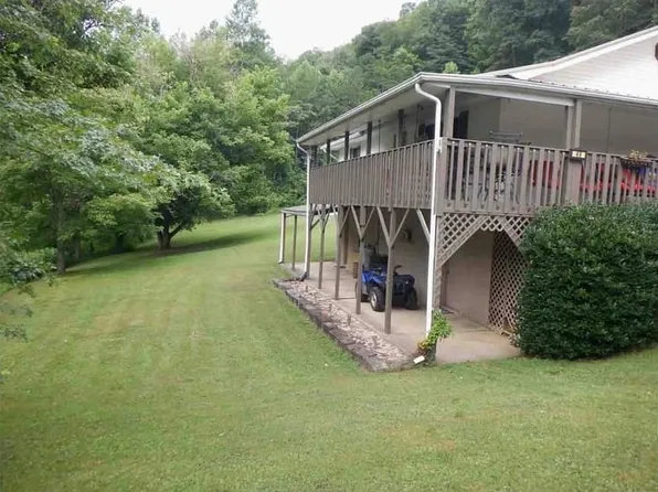 49 Wick Dr, Cornettsville, KY 41731
