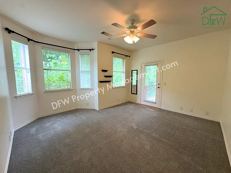 1205 Golden Gate Dr — Photo 23