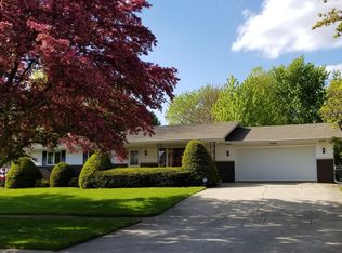 807 W Bonnie Ln, Peotone, IL 60468