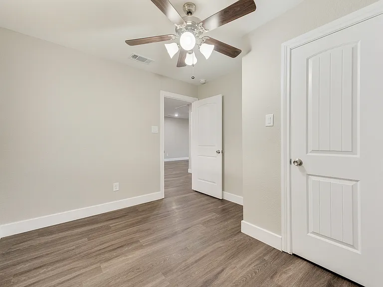 913 Live Oak St #A — Photo 11