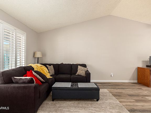 3rd image of 3005 W Runion Dr