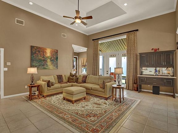 5th image of 2201 Garden Ct