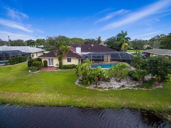 3rd image of 139 Country Club Dr