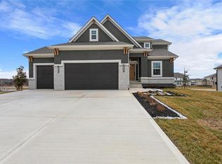 2107 SW Hook Farm Dr, Lees Summit, MO 64082