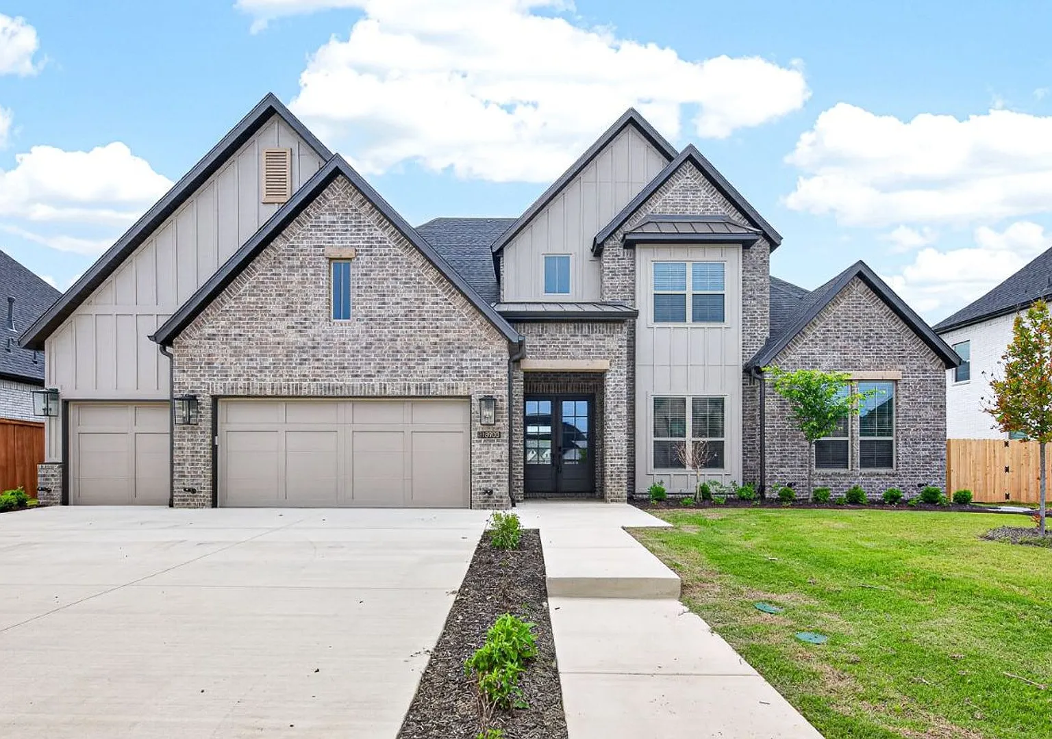 Sophisticated 4-Bedroom Home with Main-Level Primary Suite in Evening Star — Photo 1