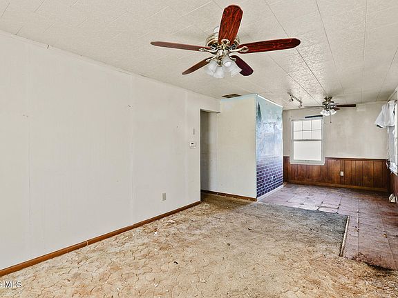 5th image of 205 Main St