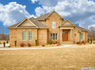 127 Keystone Dr, Meridianville, AL 35759