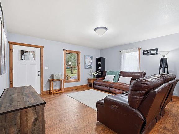 4th image of 684 Ash Loop Rd