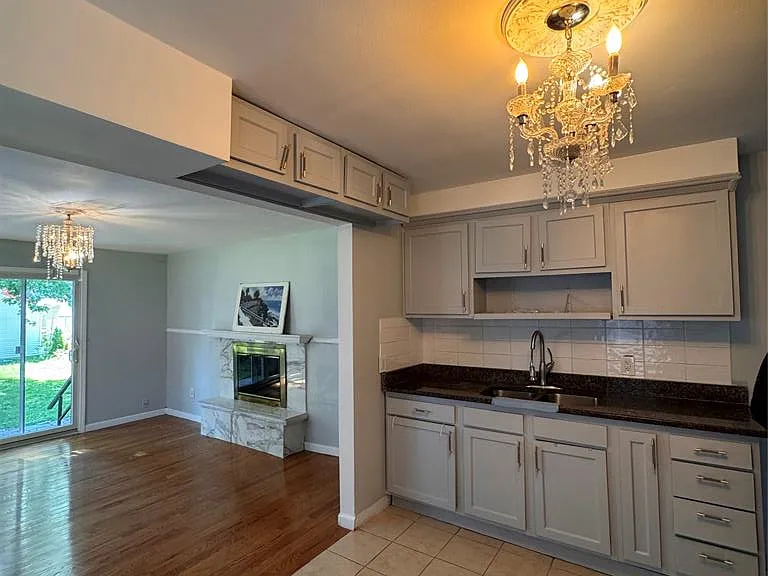 28025 Joan St — Photo 12