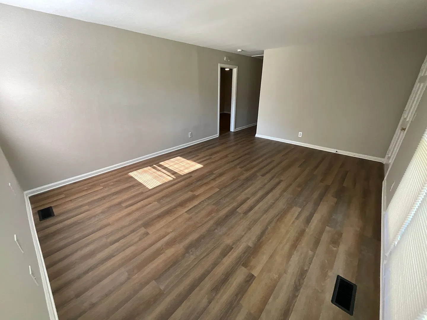 Super Convenient 3 Bdrm 1.5 Bth! Newly Renovated! Fresh Paint, Lighting, Flooring Throughout! — Photo 4