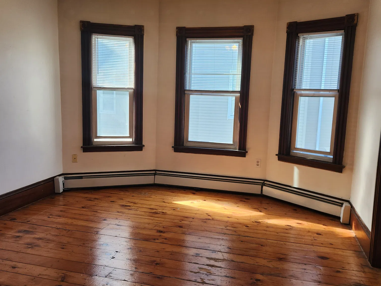 3 bed, 1250 sqft, $2,000 — Photo 4