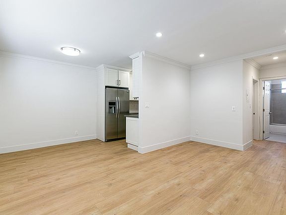 4th image of 411 N La Fayette Park Pl APT 4
