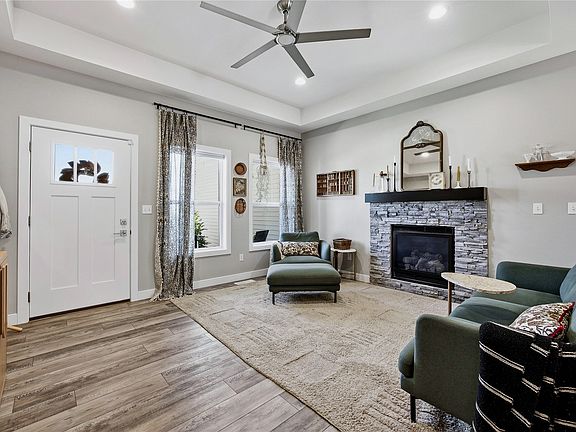 4th image of 701 Heather Ln