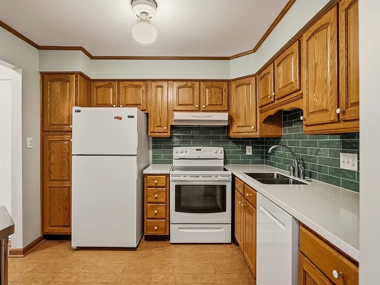 205 Provincial Ct #63 — Photo 9
