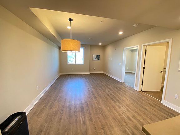 4th image of 1048 Monroe St Unit 317