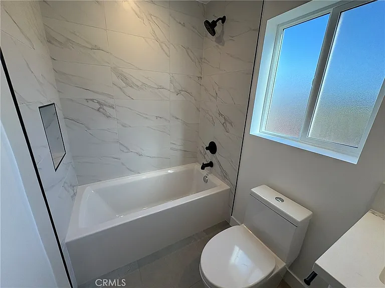 14165 Calvert St — Photo 16