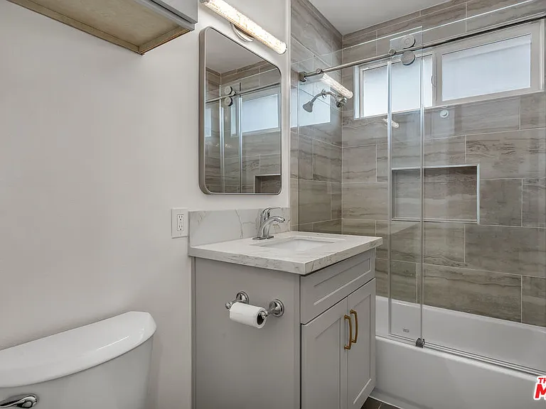 2027 Euclid St #C — Photo 10